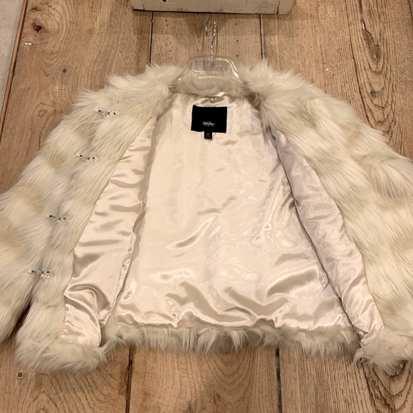 Short Faux fur jacket - Picture 2 of 8